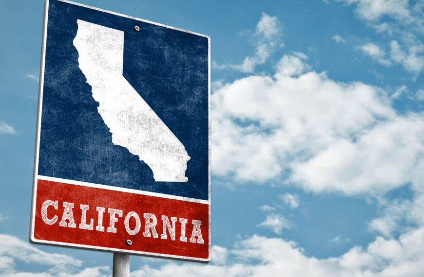 14 Reasons People Are Ditching California for Neighboring States